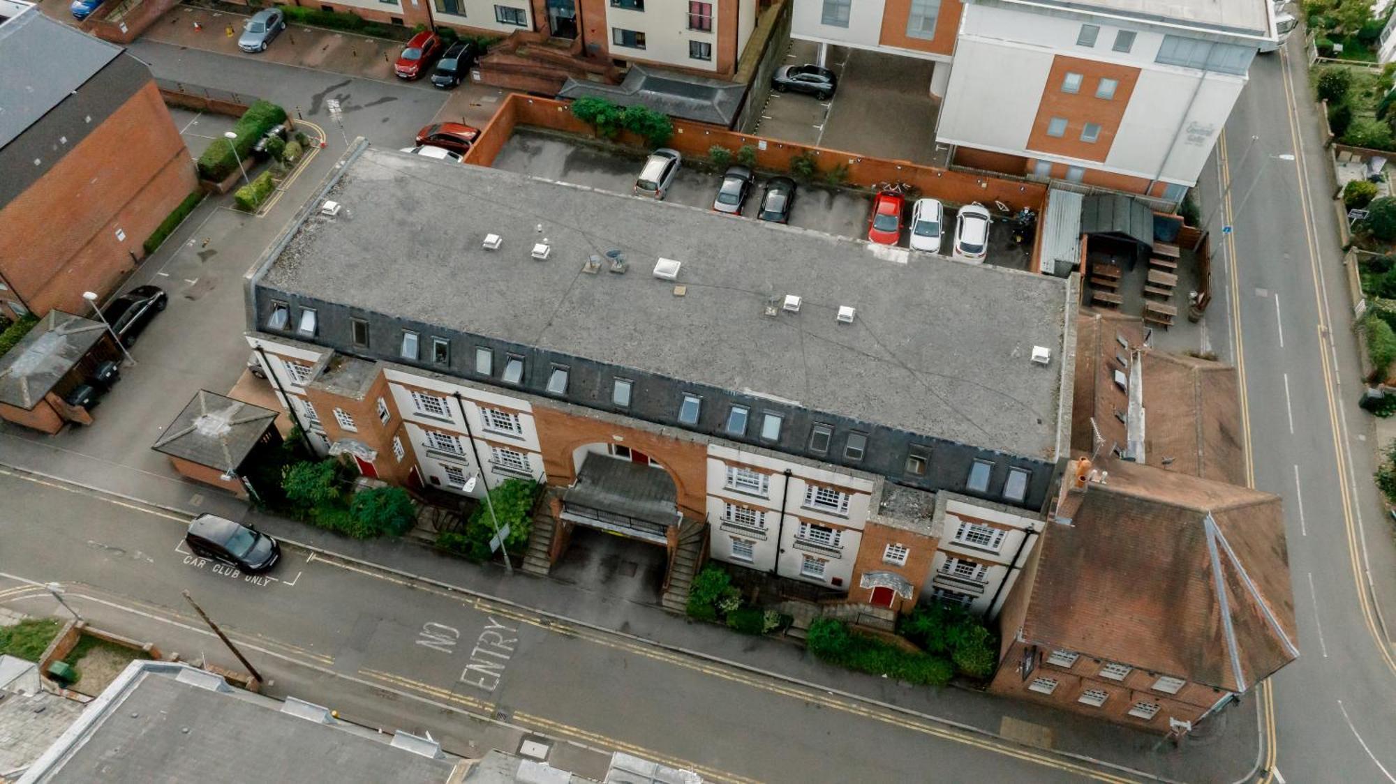 Starhost Residences - Central 3 Bed Apartment At Regents Court, Newbury Newbury  Dış mekan fotoğraf