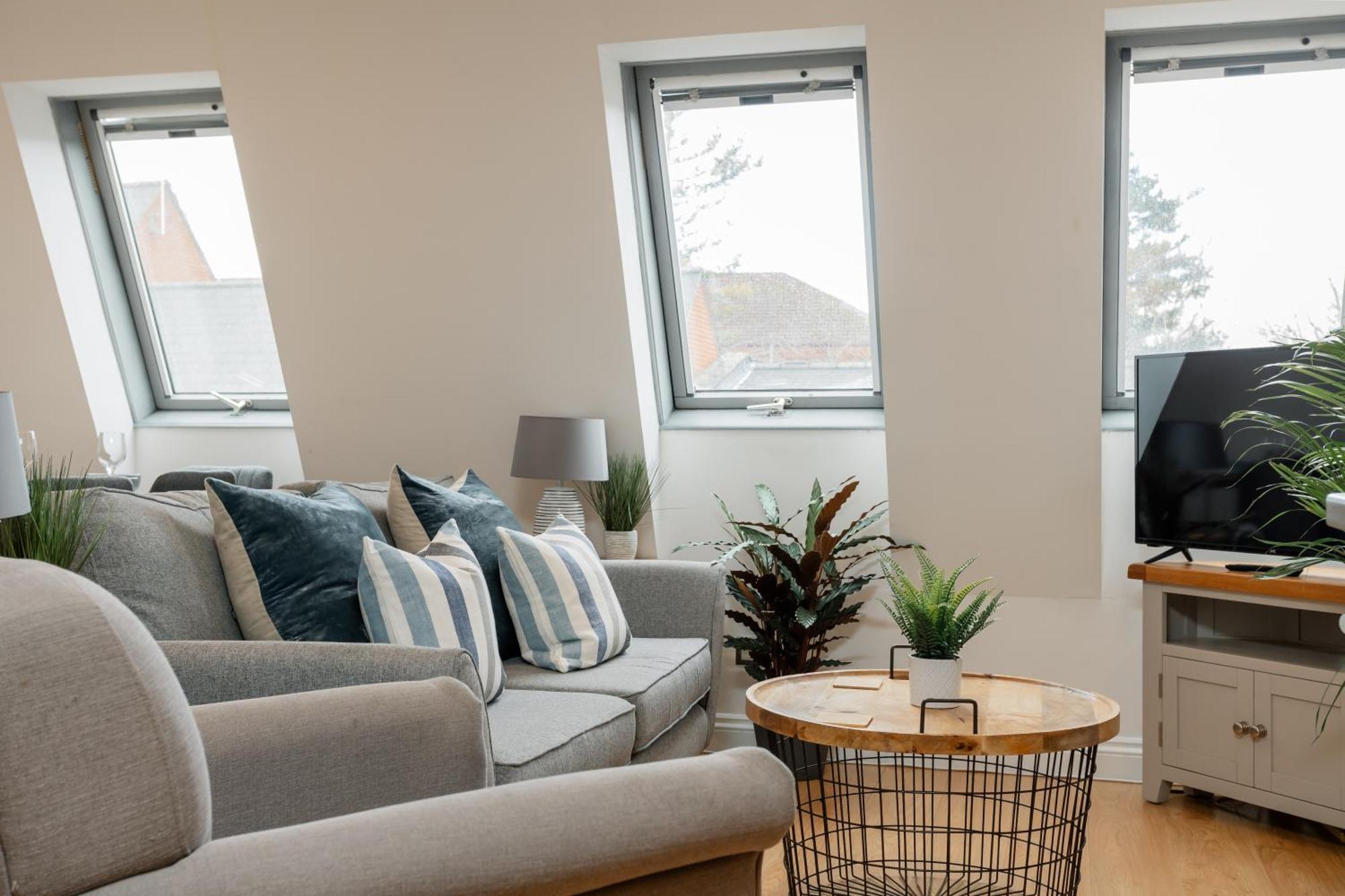 Starhost Residences - Central 3 Bed Apartment At Regents Court, Newbury Newbury  Dış mekan fotoğraf