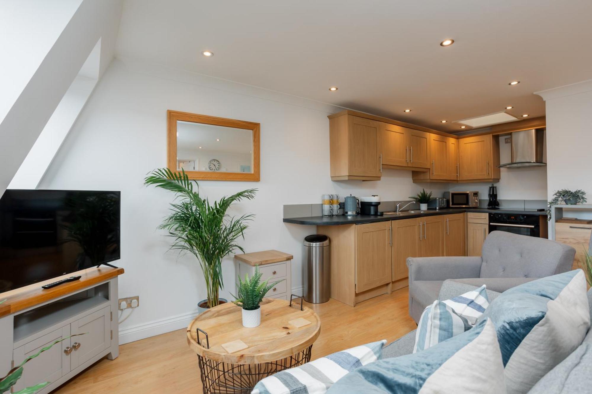 Starhost Residences - Central 3 Bed Apartment At Regents Court, Newbury Newbury  Dış mekan fotoğraf