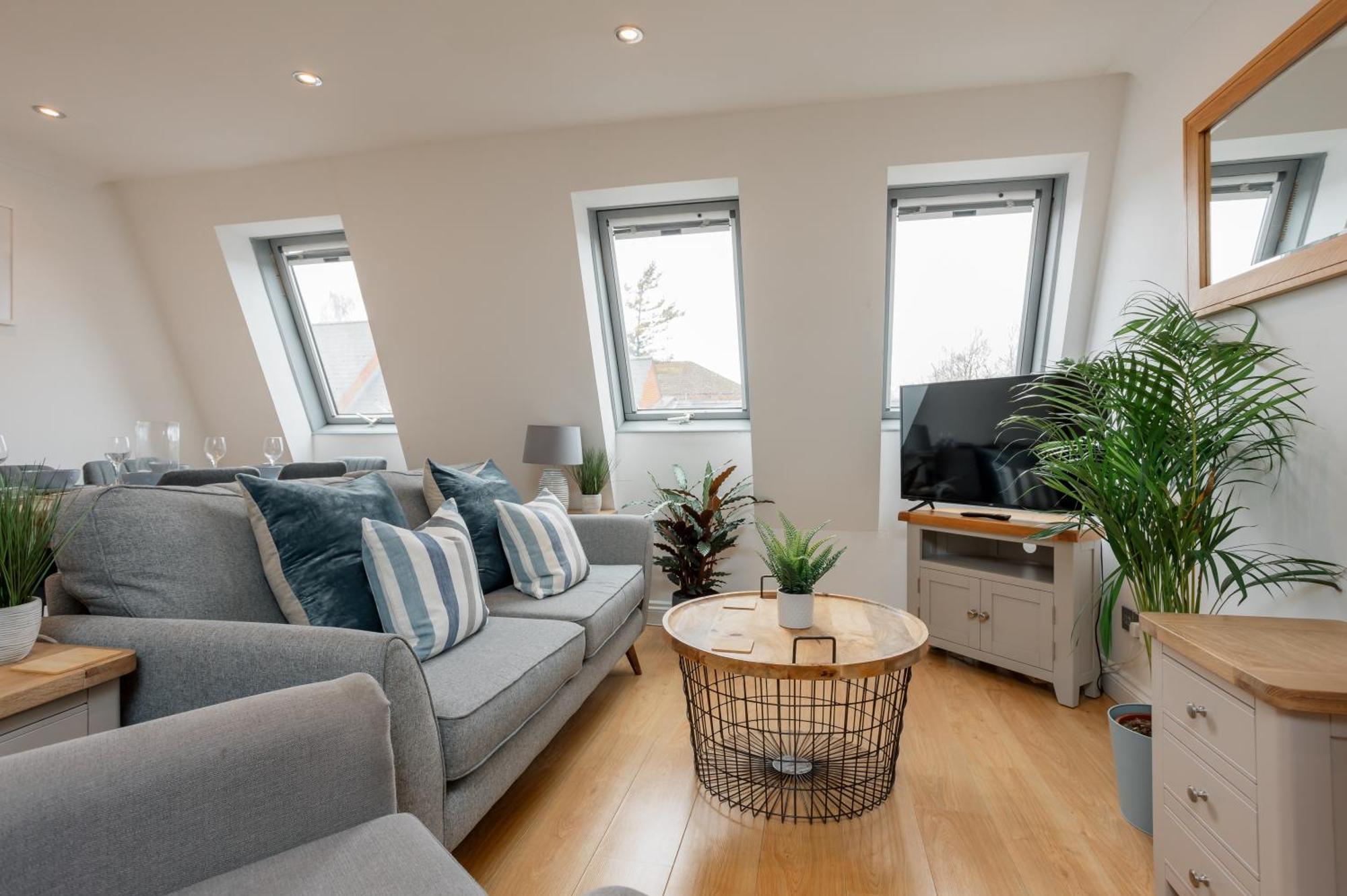Starhost Residences - Central 3 Bed Apartment At Regents Court, Newbury Newbury  Dış mekan fotoğraf