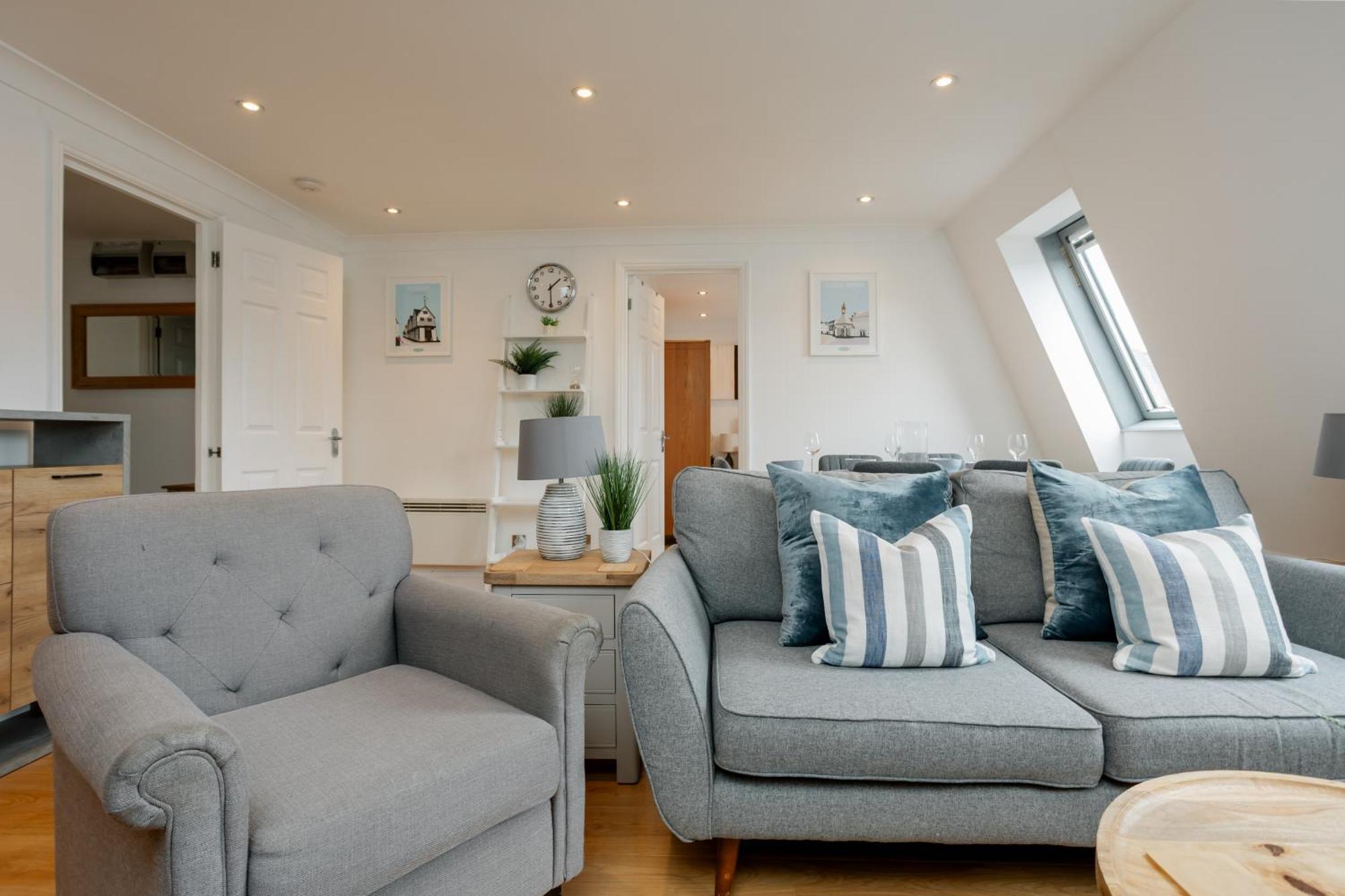 Starhost Residences - Central 3 Bed Apartment At Regents Court, Newbury Newbury  Dış mekan fotoğraf
