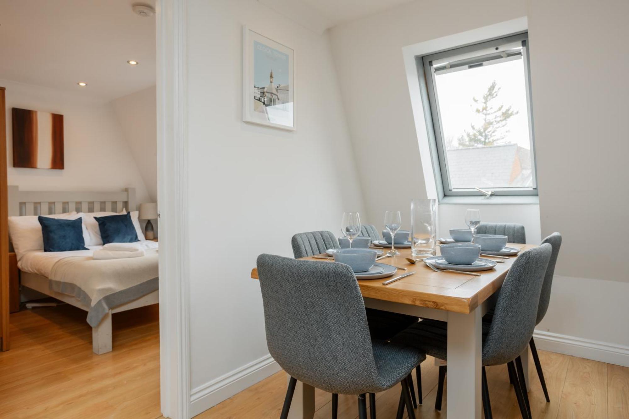 Starhost Residences - Central 3 Bed Apartment At Regents Court, Newbury Newbury  Dış mekan fotoğraf