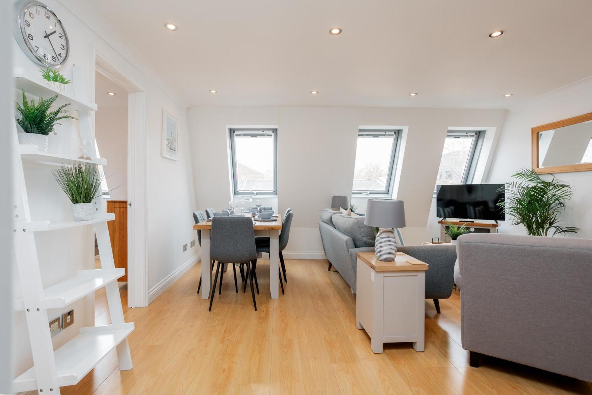 Starhost Residences - Central 3 Bed Apartment At Regents Court, Newbury Newbury  Dış mekan fotoğraf