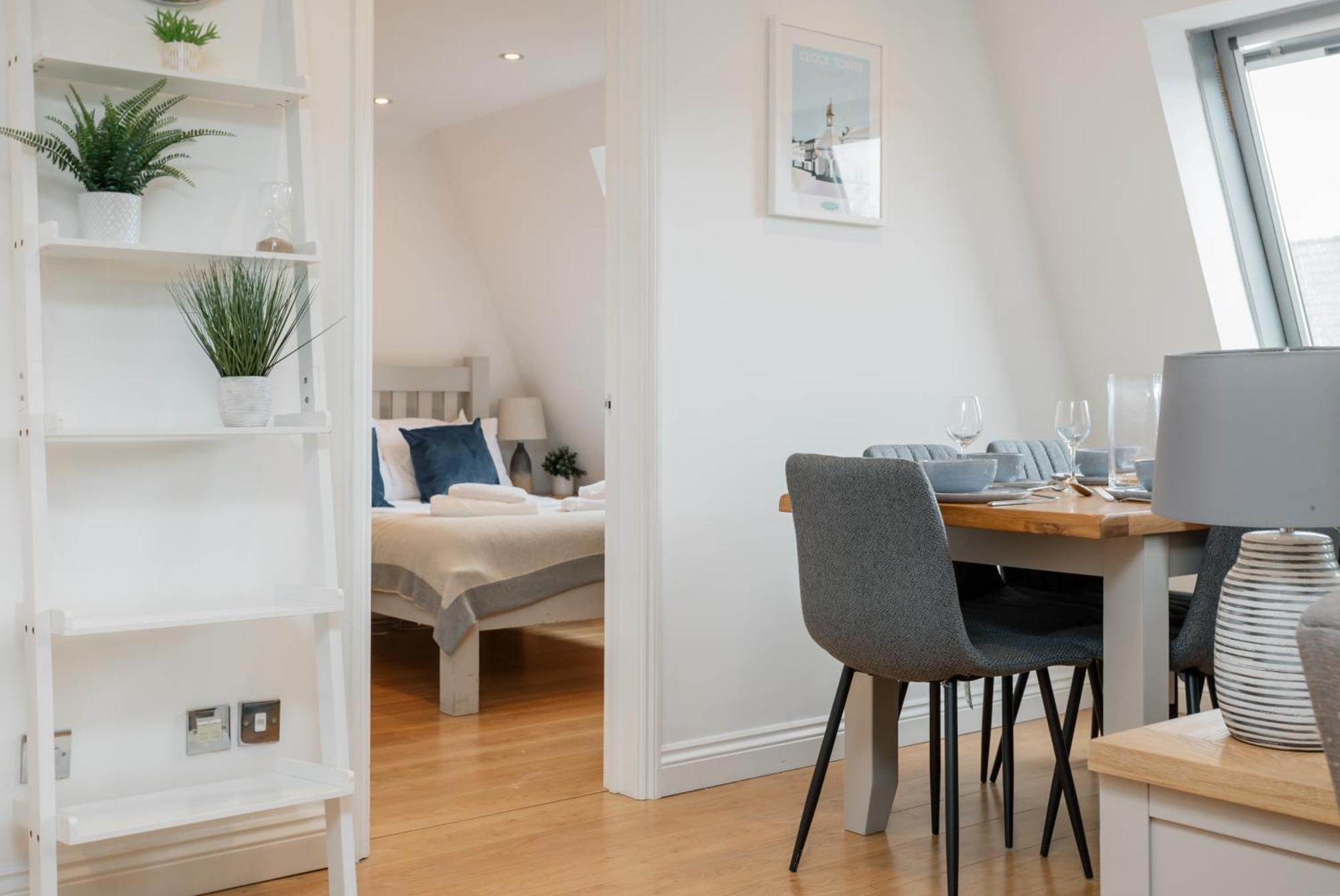 Starhost Residences - Central 3 Bed Apartment At Regents Court, Newbury Newbury  Dış mekan fotoğraf